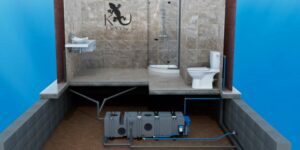 réutilisation les eaux grises des douches et des baignoires afin de remplir la chasse d'eau des toilettes. Lorsque les eaux grises quittent la salle de bain, elles sont récupérées par le système kg eco
